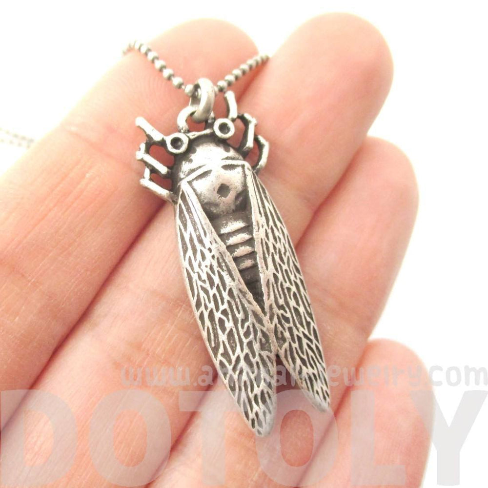 3D Insect Shaped Pendant Necklace in Gold | Animal Jewelry | DOTOLY