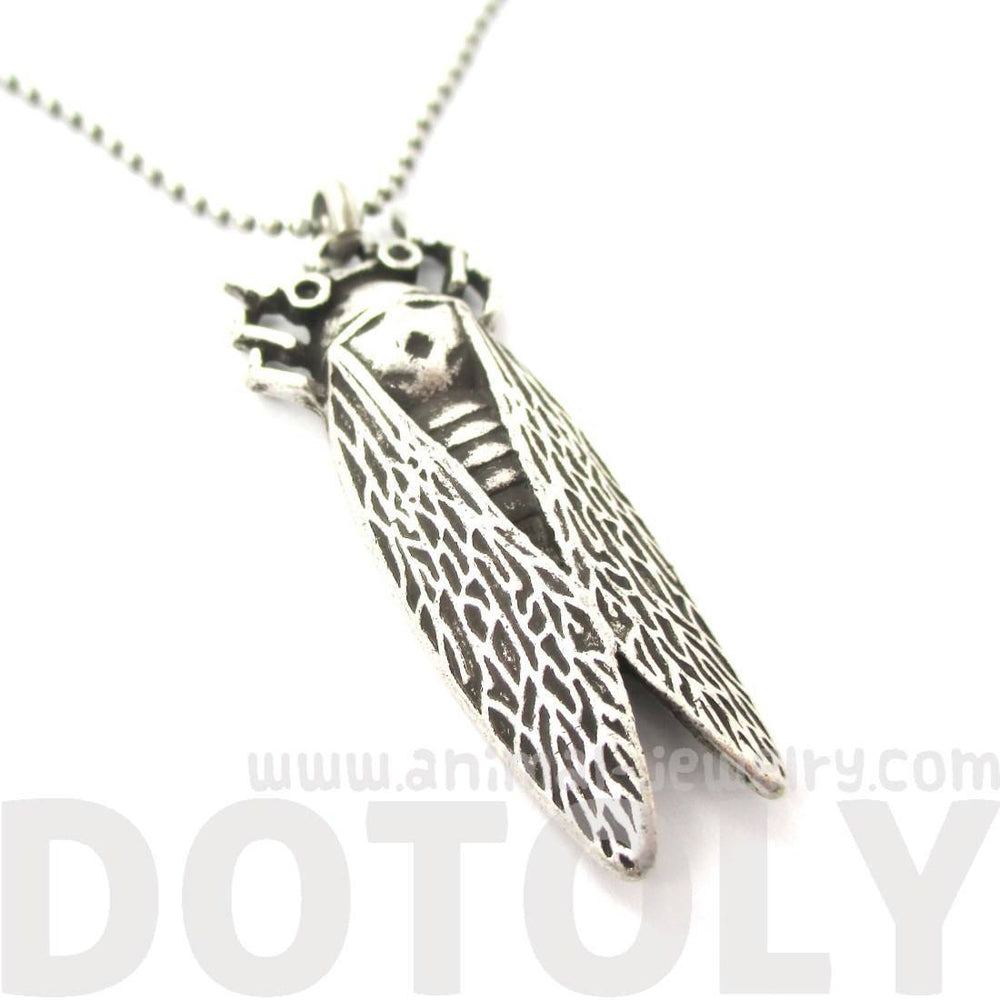 3D Insect Shaped Pendant Necklace in Gold | Animal Jewelry | DOTOLY