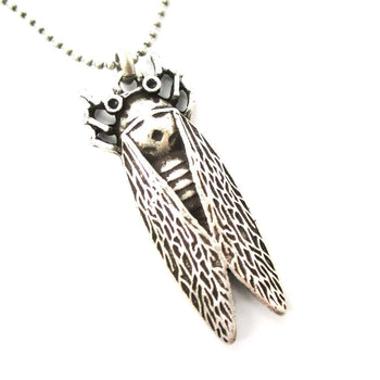 3D Insect Shaped Pendant Necklace in Gold | Animal Jewelry | DOTOLY