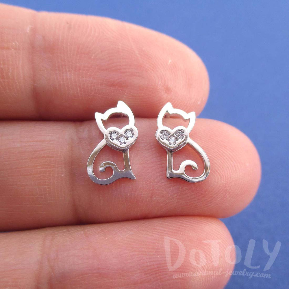 Kitty Cat Outline Heart Shaped Allergy Free Stud Earrings in Silver