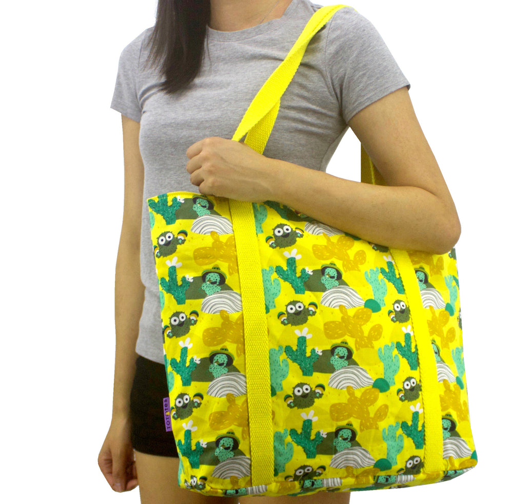 Cactus and Tropical Bird Print Large Utility Zip Closure Market Tote Bag