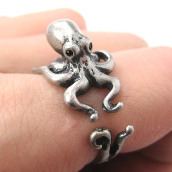 Octopus Squid Sea Animal Wrap Around Hug Ring in Silver - Size 4 to 9 | DOTOLY