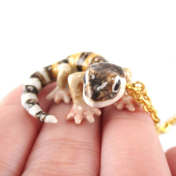 Porcelain Banded Gecko Lizard Shaped Ceramic Animal Pendant Necklace