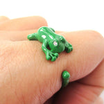 Realistic 3D Leap Frog Shaped Animal Ring in Green | Size 4 to 8.5 Available | DOTOLY