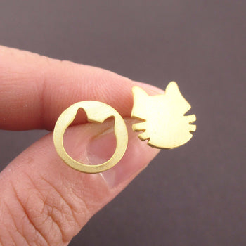 Round Kitty Cat Face Shaped Pet Themed Stud Earrings in Gold