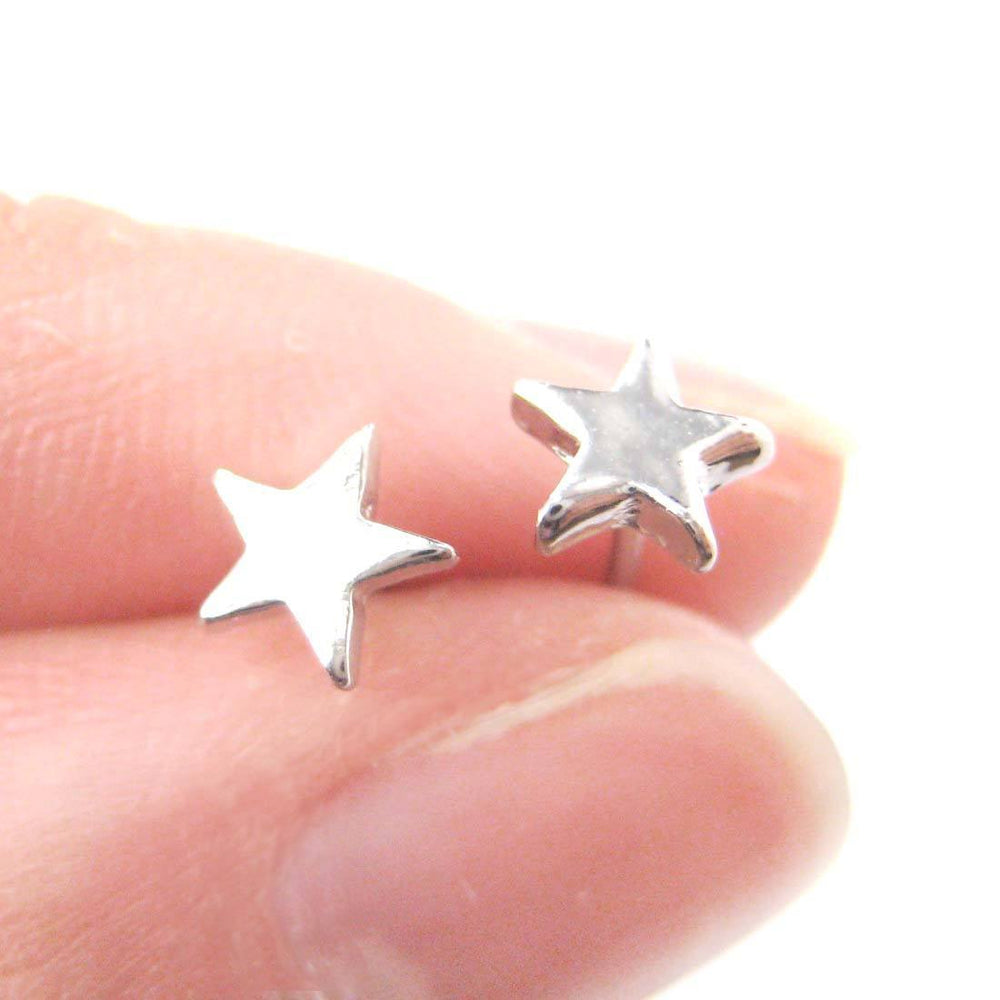 Tiny Classic Star Shaped Simple Stud Earrings in Silver | DOTOLY | DOTOLY